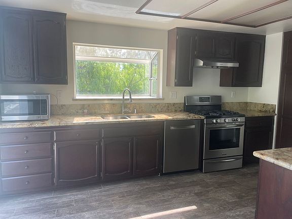 5th image of 650 Warwick Ave