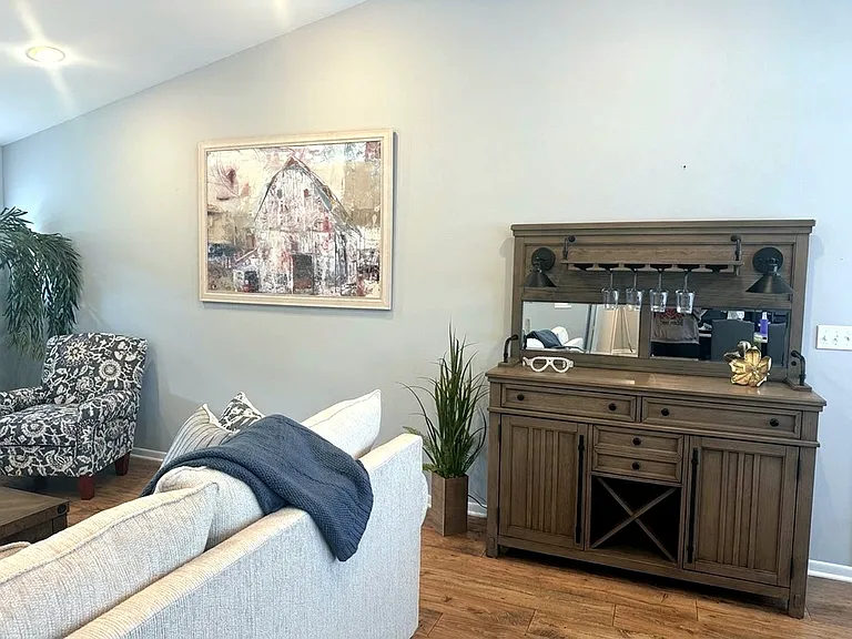 336 Everhard Rd SW #2 — Photo 2