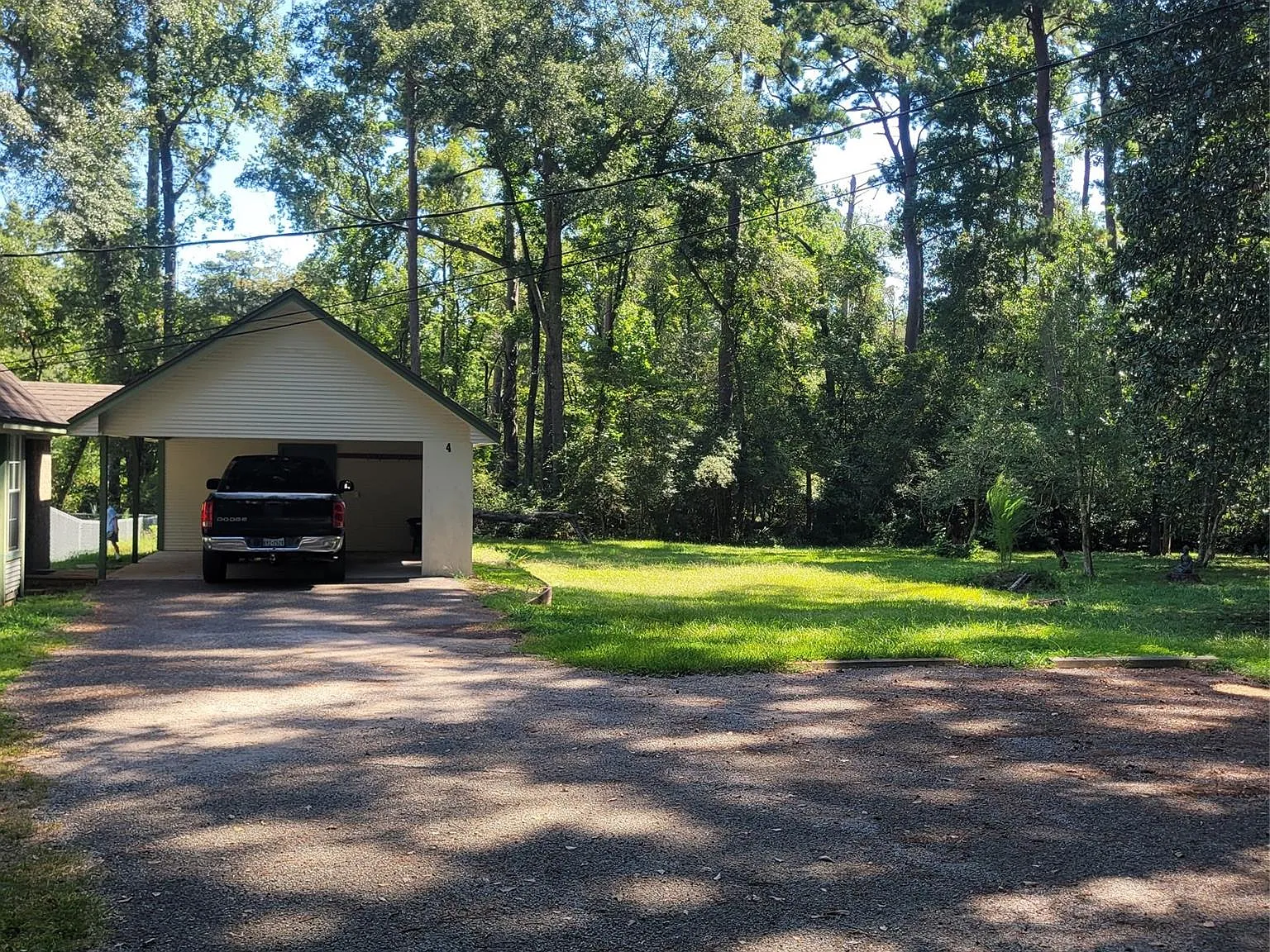 4 bed, 2.0 bath, 2028 sqft, $2,300 — Photo 3
