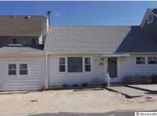 30 N Surf Rd, Lavallette, NJ 08735