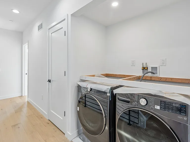 1342 S Bouvier St — Photo 10