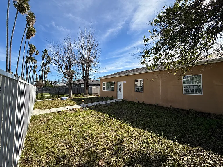 20352 Sherman Way — Photo 4