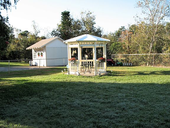 3rd image of 822 Pinar Dr