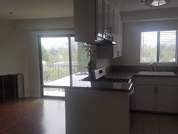 4th image of 11162 Camarillo St APT 408