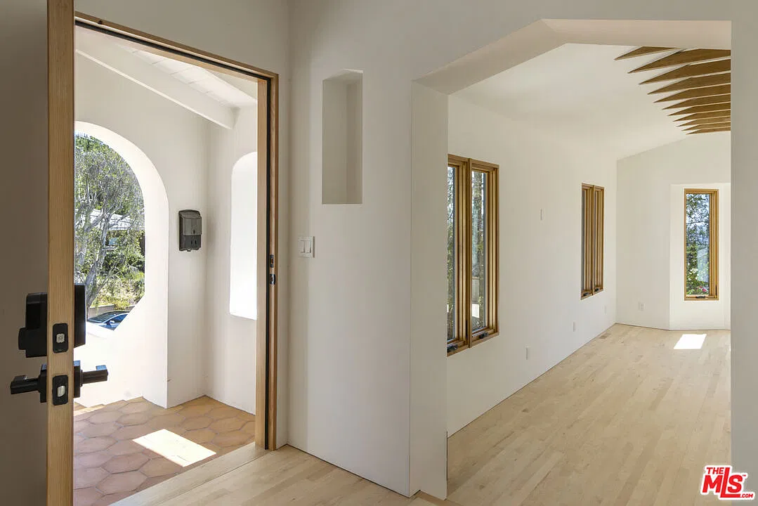 2 bed, 1.5 bath, 1345 sqft, $6,500 — Photo 4