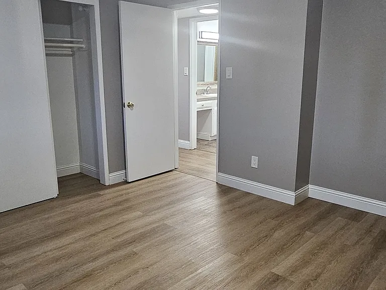 5893 S Land Park Dr — Photo 10