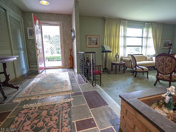 4th image of 64 Redfern Dr