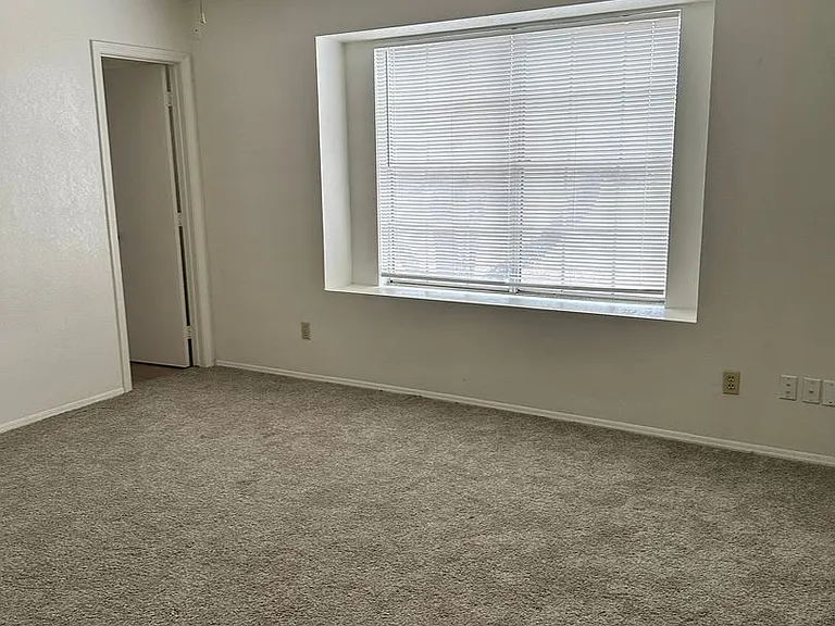 1564 E Drake Dr — Photo 12