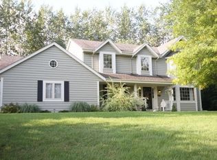 685 Kahen Ct, Hartland, WI 53029