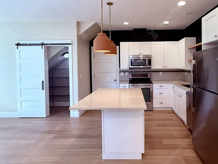 790 NE Isabella Ln — Photo 8