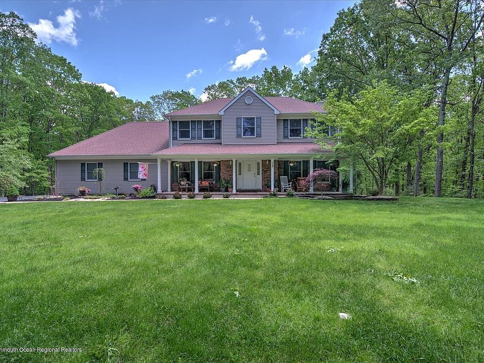 1st image of 16 White Birch Dr