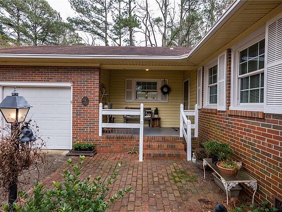 2nd image of 608 W Kingston Ln