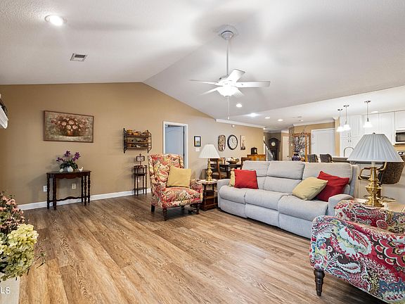 4th image of 428 Battlecreek Way