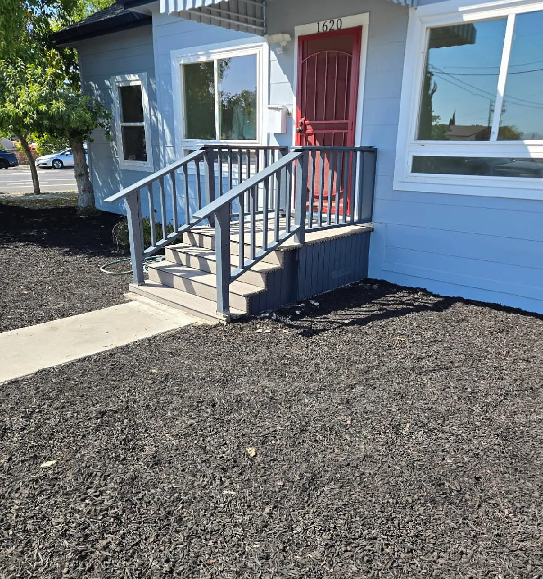 1620 Linden St — Photo 1