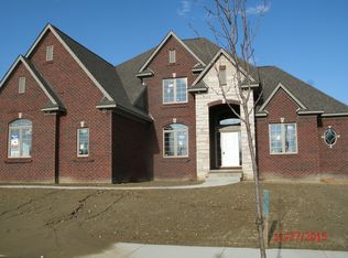 6271 Creekside Dr, Shelby Township, MI 48316