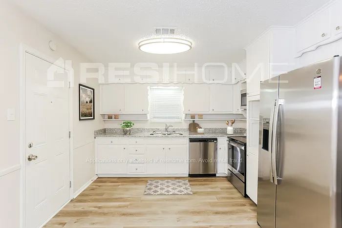 1300 Prelude Dr — Photo 2