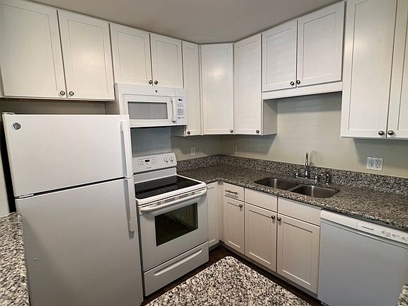 3rd image of 131 41st Ave N #10