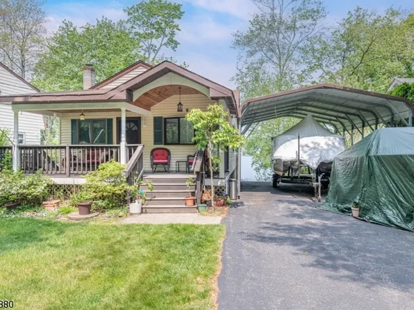 121 Lake Shore Dr, West Milford Twp., NJ 07421