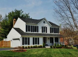 8008 Oak Bridge Ln, Fairfax Station, VA 22039