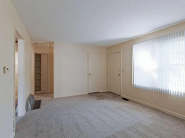 4010 Lewis Ave — Photo 8