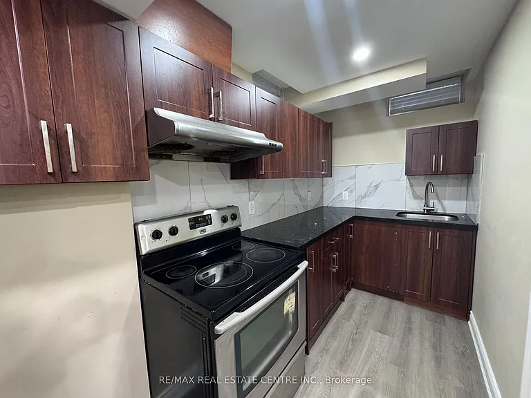 140 Cadillac Cres #BASEMENT — Photo 9