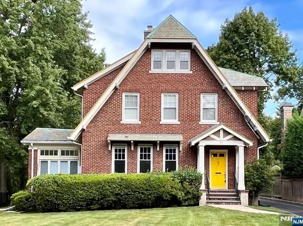 81 Highwood Ave, Tenafly, NJ 07670