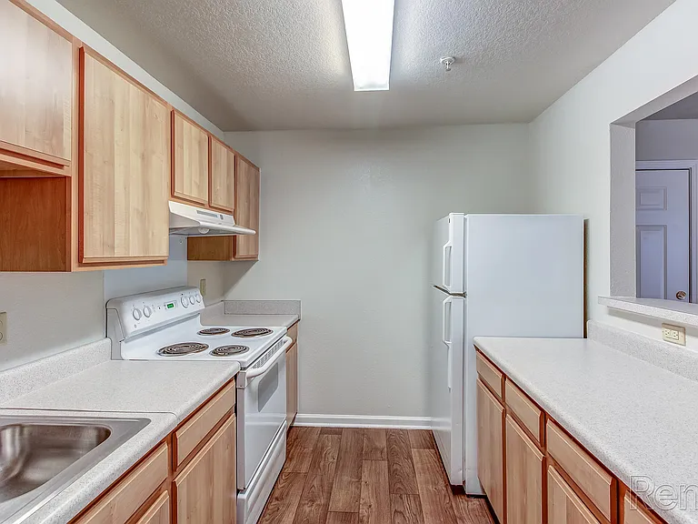 Plymouth Ridge Apartments — Photo 22