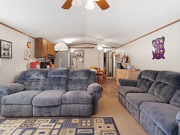 3rd image of 807 Berry Creek Dr