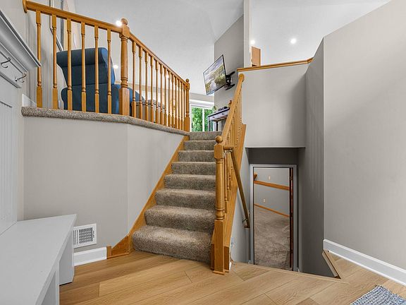 5th image of 907 Deer Ridge St NW