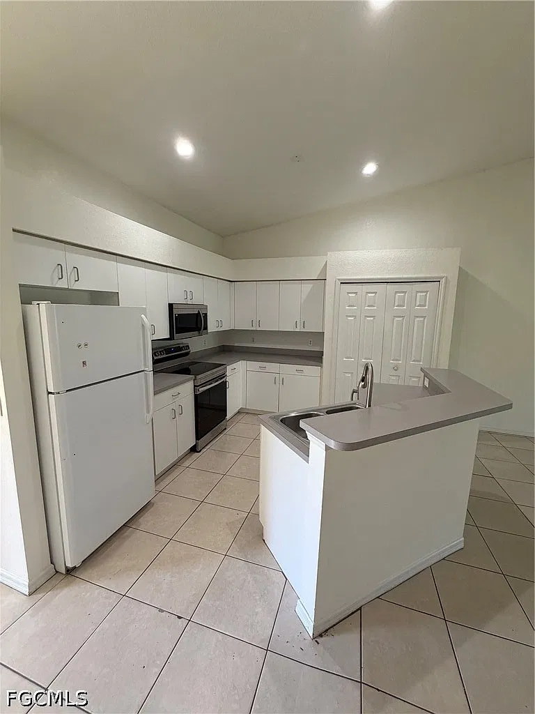 2 bed, 2.0 bath, 1072 sqft, $1,395 — Photo 3