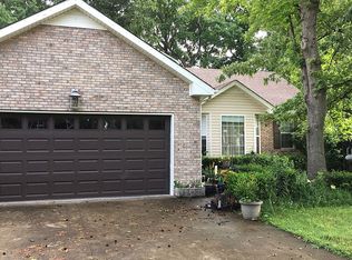 2827 Prince Dr, Clarksville, TN 37043