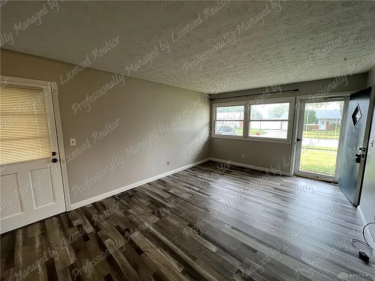 635 Cyril Ct — Photo 7