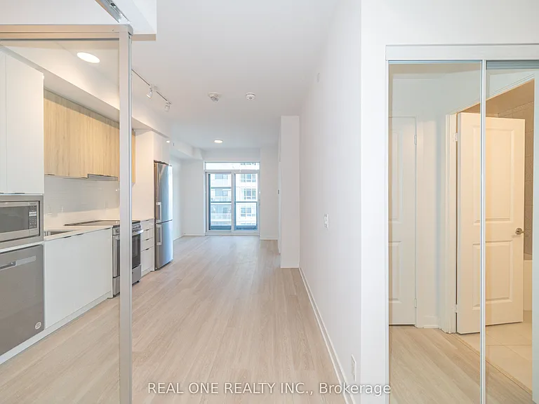 30 Upper Mall Way #1408 — Photo 7