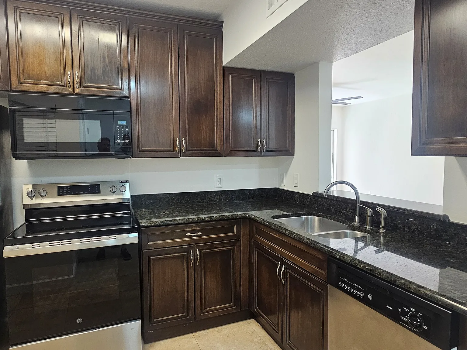 13215 Villa Vista Dr — Photo 3