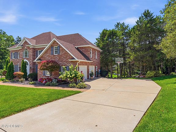 3rd image of 3703 Fairway Dr