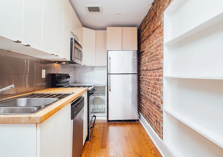 568 Willoughby Ave #3 — Photo 3