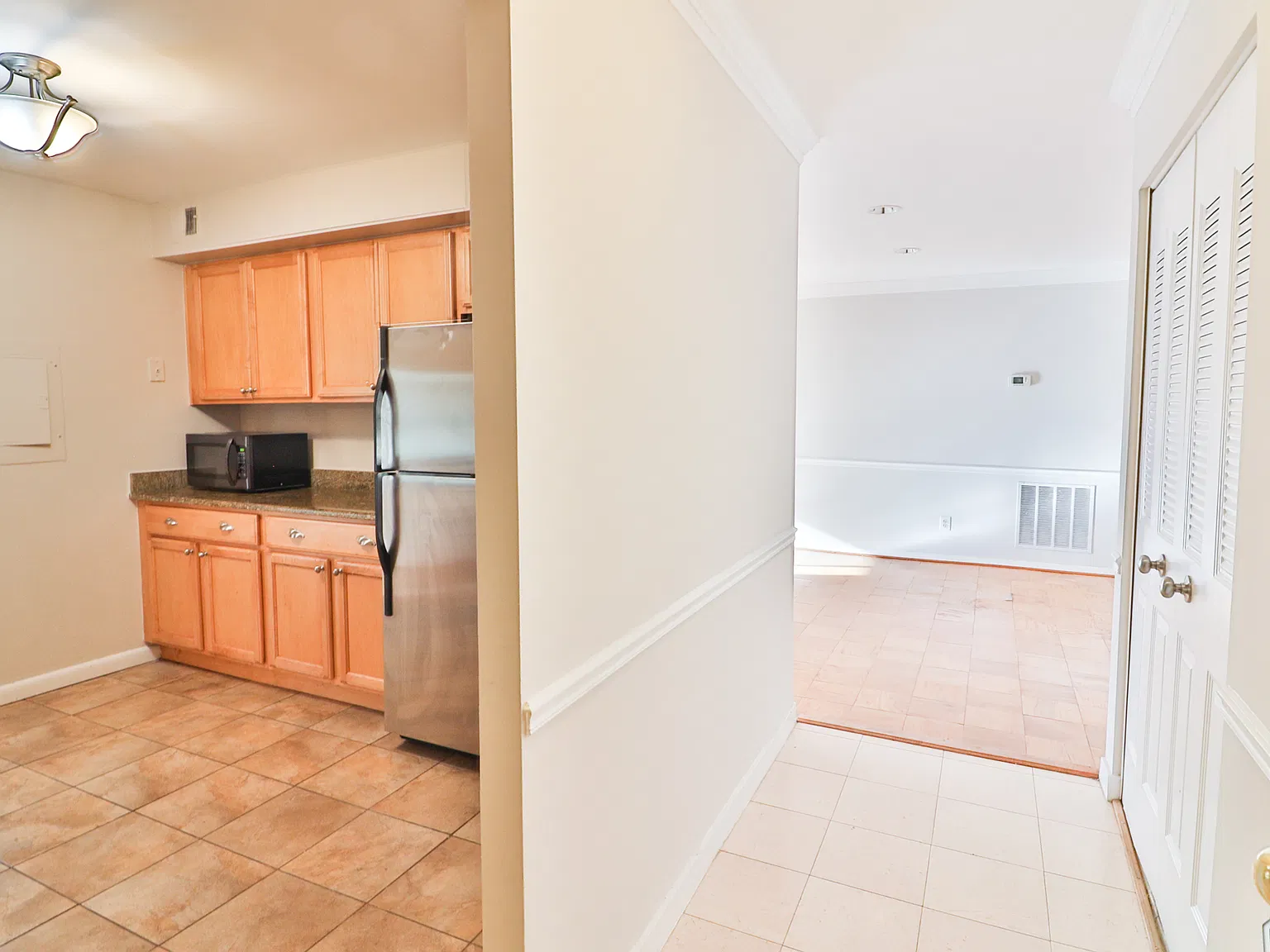 11415 Commonwealth Dr — Photo 4