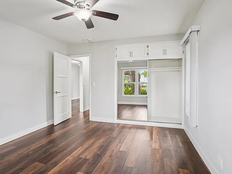 Hollypark Knolls Apartments — Photo 26