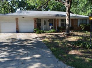 7125 Robinhood Ln, Fort Worth, TX 76112