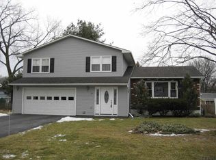 29 Delafield Dr, Albany, NY 12205