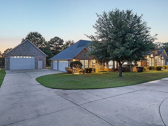 2nd image of 14 Red Oak Ln