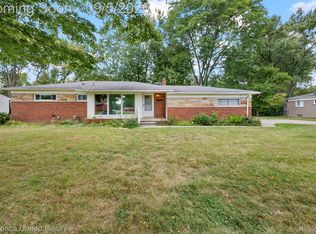 27969 Green Willow St, Farmington Hills, MI