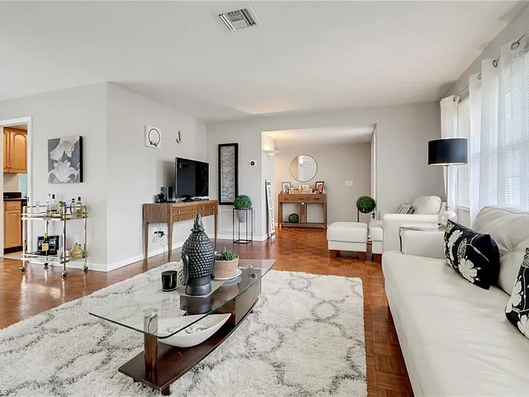 4556 Lakewood Blvd — Photo 4
