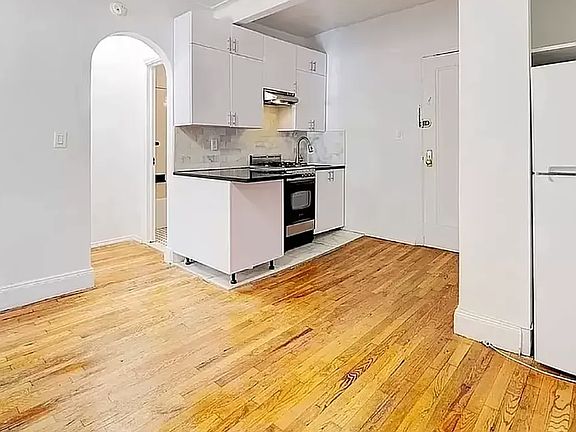 4th image of 301 E 53rd St APT 3A