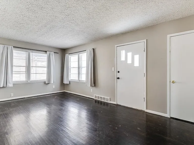4551 S Walnut Ave — Photo 8