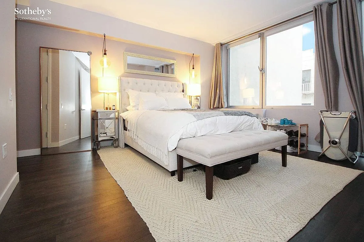 631 E 9th St APT 5B photo 1