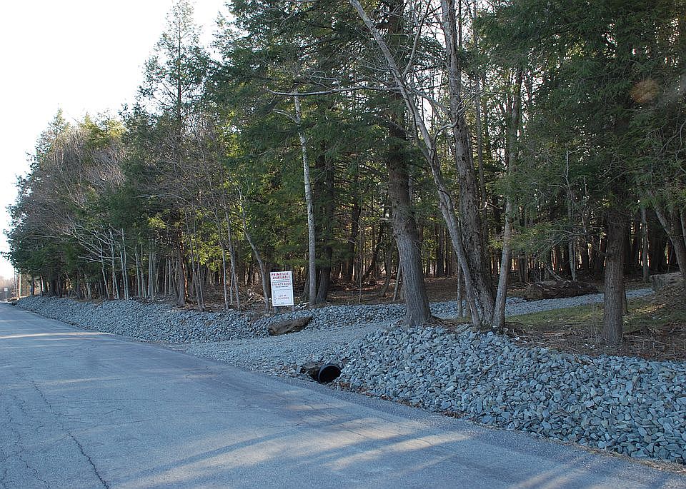 Lot Road Frontage = 250'