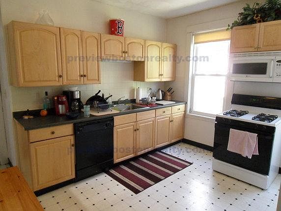 3rd image of 33 Fairbanks St #Ad2