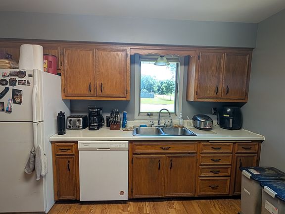 Electric Stove, Fridge, Dishwasher, Microwave, & Freezer