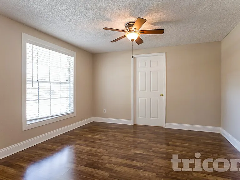 2308 Selkirk St — Photo 3